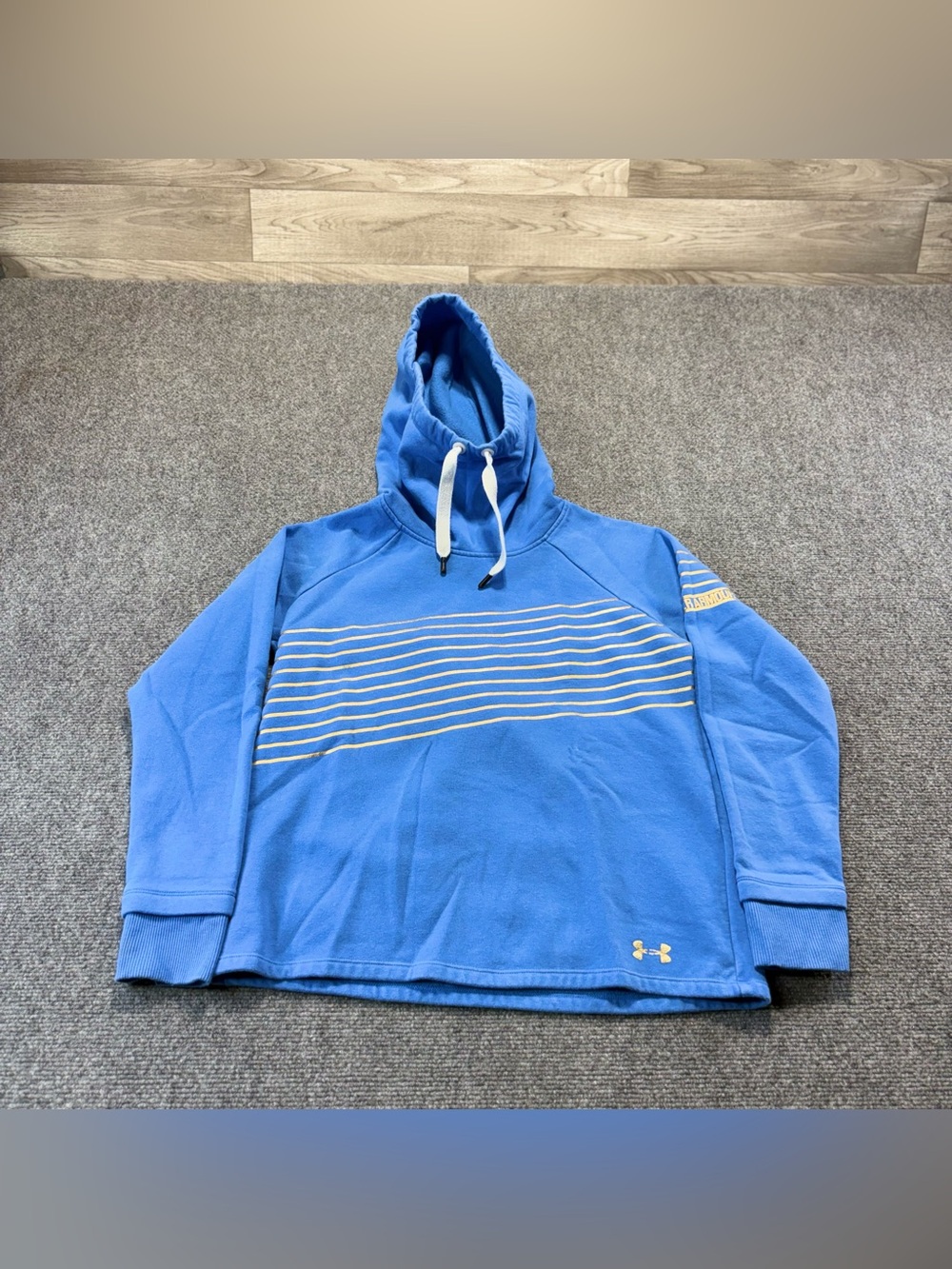 Under Armour Threadborne Womens
Size XS Loose Fit Long Sleeves Pullover
Hoodie
